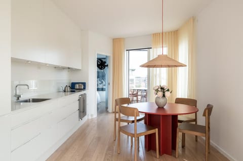 Dining area, kitchen