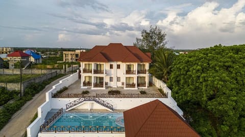 Property building, Bird's eye view, Pool view, Swimming pool