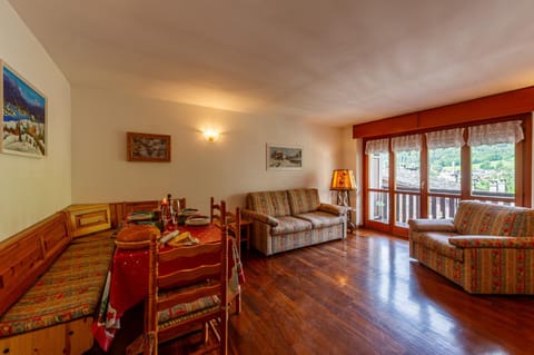 APPARTAMENTO LE GINESTRE - Relax e vista Montagna - COUR 0248 Apartment in Courmayeur