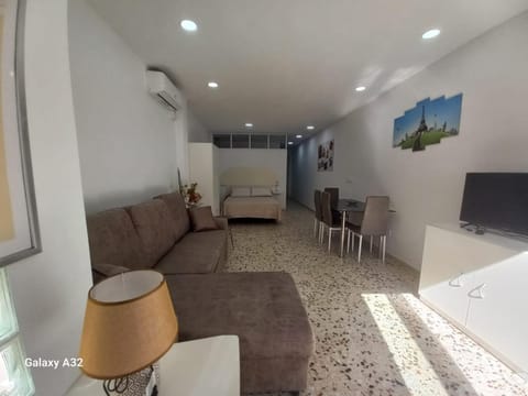 Apartamento Paris Apartment in Alicante