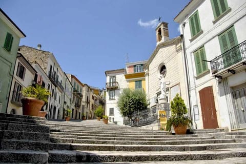 Landmark view, Street view