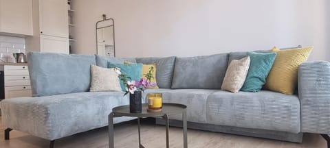 Communal lounge/ TV room, Living room, Seating area, Bedroom