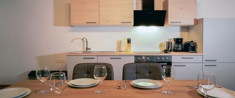 Kitchen or kitchenette, Dining area, stove