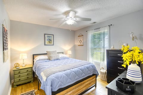 BEACH Getaway Golf PETS Bikers Welcome Fenced Yard House in Socastee