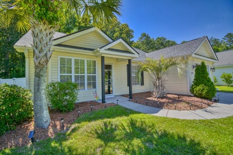 BEACH Getaway Golf PETS Bikers Welcome Fenced Yard House in Socastee