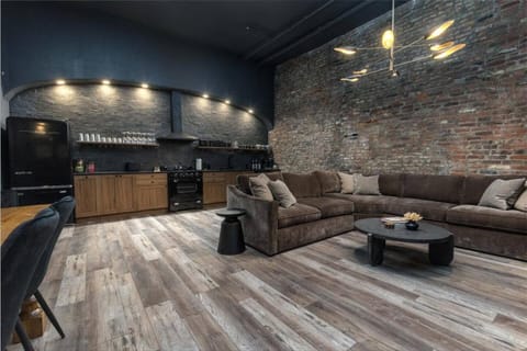 TV and multimedia, Kitchen or kitchenette, Living room, Dining area, stove