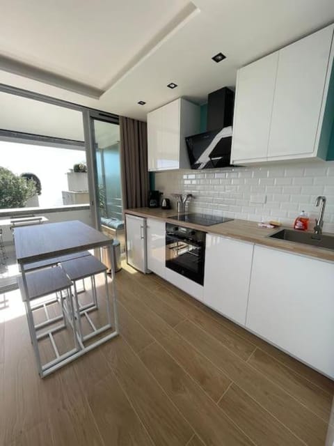 Le Bali , terrasse, piscine et parking privé Apartment in Cap-d'Ail