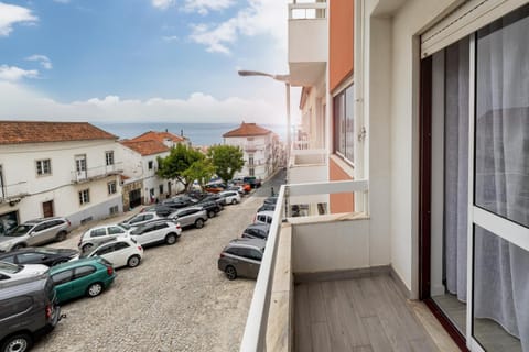 Property building, Day, Neighbourhood, Balcony/Terrace, Street view, Parking