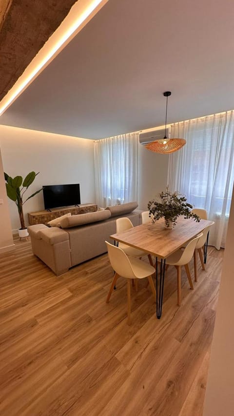 TV and multimedia, Seating area, Dining area