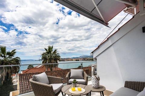 View (from property/room), Balcony/Terrace, Balcony/Terrace, Seating area, Sea view