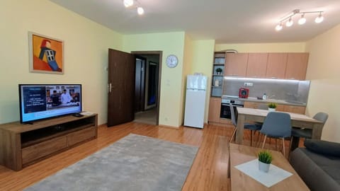 Communal lounge/ TV room, TV and multimedia, Living room