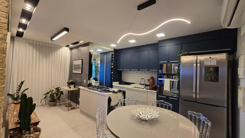 Kitchen or kitchenette, Dining area, oven, pet friendly, stove