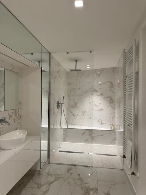 Shower, Bathroom, towels