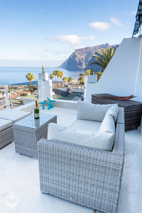 Day, Natural landscape, View (from property/room), Balcony/Terrace, Seating area, Sea view
