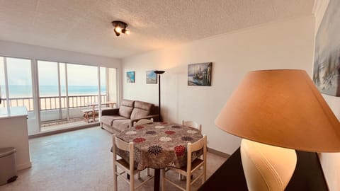 Living room, Sea view