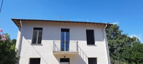 Appartement 4 p neuf dans haut de villa , clim, parking, jardin Apartment in Nice