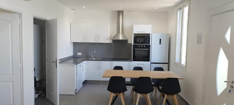 Appartement 4 p neuf dans haut de villa , clim, parking, jardin Apartment in Nice