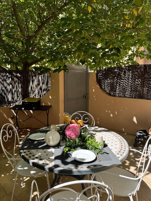 Patio, Spring, Day, Dining area