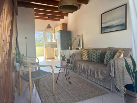 View (from property/room), Living room, Seating area, Dining area