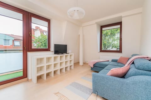 Communal lounge/ TV room, TV and multimedia, Living room, Seating area