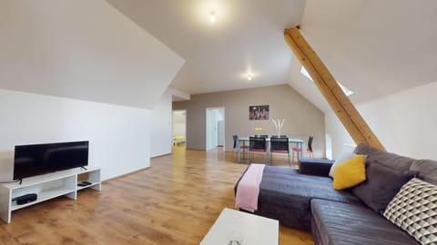 Communal lounge/ TV room, TV and multimedia, Living room