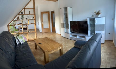 Communal lounge/ TV room, TV and multimedia, Living room, Seating area