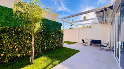 Patio, Spring, Day, Garden, Garden, Balcony/Terrace, Garden view