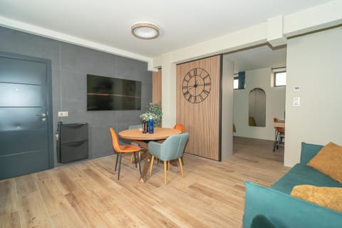 TV and multimedia, Dining area