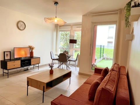 Welcome to Paris ! T3 super cosy, parking, terrasses, idéal 1-6 personnes, 8 min to Paris Apartment in Vitry-sur-Seine