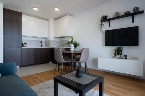 TV and multimedia, Kitchen or kitchenette, Dining area