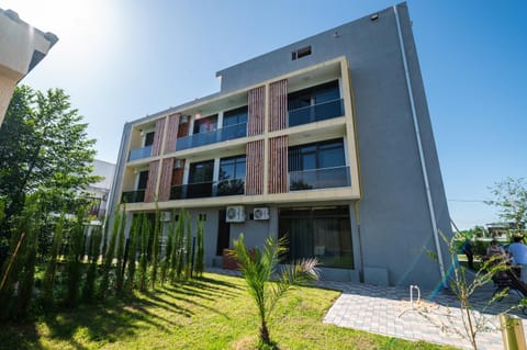 Property building, Facade/entrance