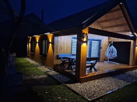 Naujai įrengtas atostogų namelis su kubilu ir pirtimi papildomai House in Vilnius County, Lithuania