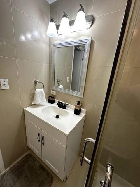 Cozy Centrally-located Condo in Honolulu - 30 day minimum stay Apartment in Honolulu