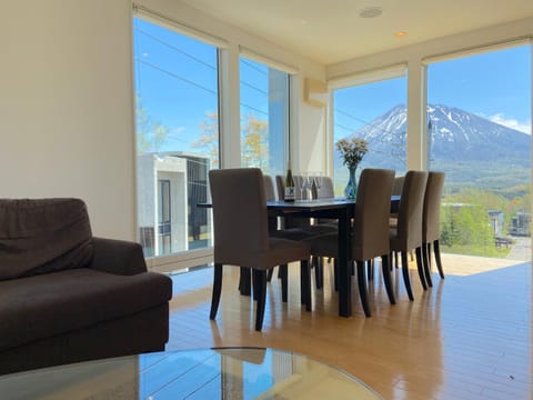 Dining area, Mountain view