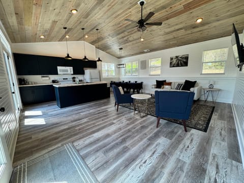 100 Acre Relaxing Retreat Near ARK- The Cabin Cabin in Ohio