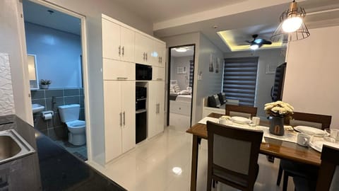 Bathroom, Kitchen or kitchenette, Living room, Seating area, Dining area, minibar