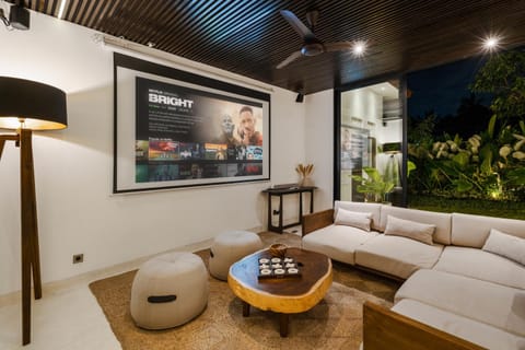 Communal lounge/ TV room, Living room, Seating area