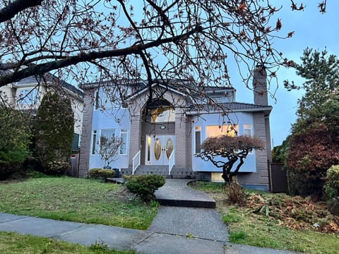 Near Downtown YVR -2 Bedroom private suite House in Vancouver