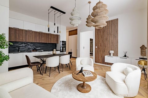 Kitchen or kitchenette, Living room, Seating area, Dining area