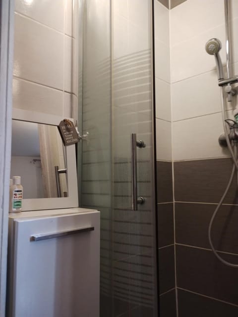 Charmant studio en centre ville Apartment in Saint-Denis, France