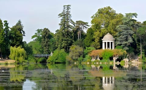 Nearby landmark, Spring