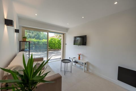 Studio idéalement situé résidence front de mer Apartment in Nice