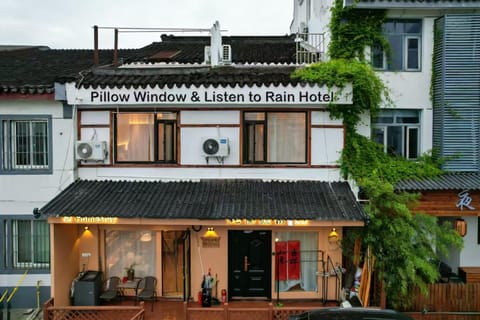 Property building, Day