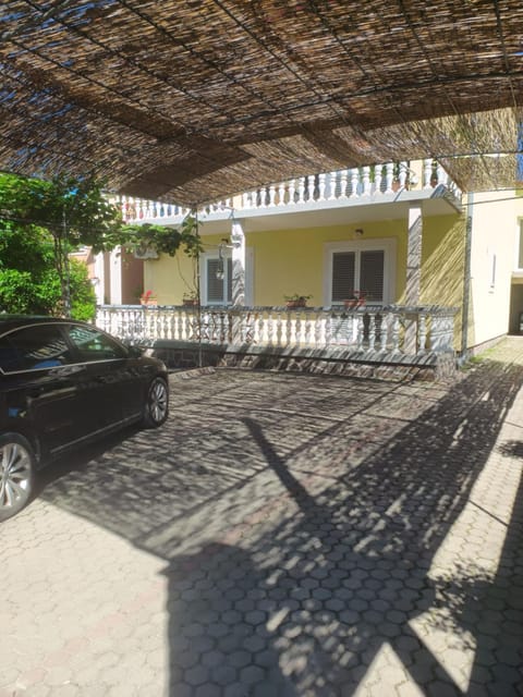 Apartment Livaja -Easy City Access 2DB, Parking, Klima Apartment in Zadar