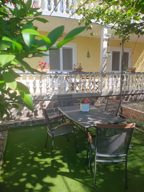 Apartment Livaja -Easy City Access 2DB, Parking, Klima Apartment in Zadar