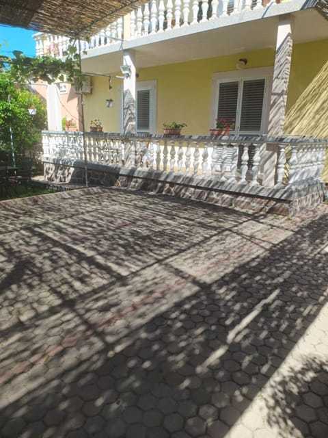 Apartment Livaja -Easy City Access 2DB, Parking, Klima Apartment in Zadar