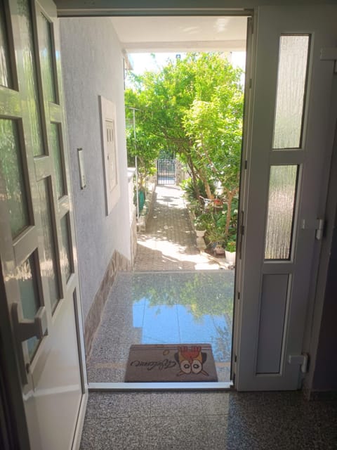Apartment Livaja -Easy City Access 2DB, Parking, Klima Apartment in Zadar