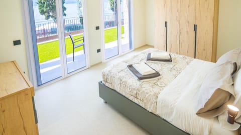 Property building, Bed, View (from property/room), Photo of the whole room, Bedroom, Lake view, heating, towels, air conditioner