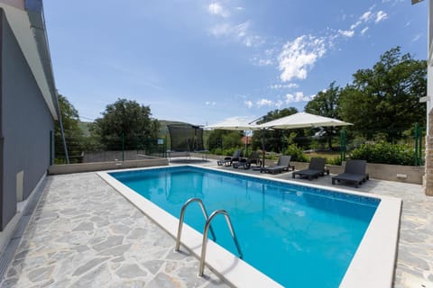 Day, Natural landscape, Pool view, Swimming pool, sunbed