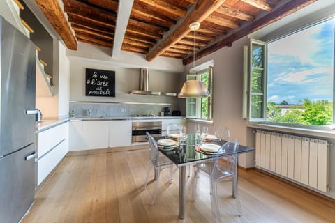 Kitchen or kitchenette, Dining area, internet, oven, stove, air conditioner